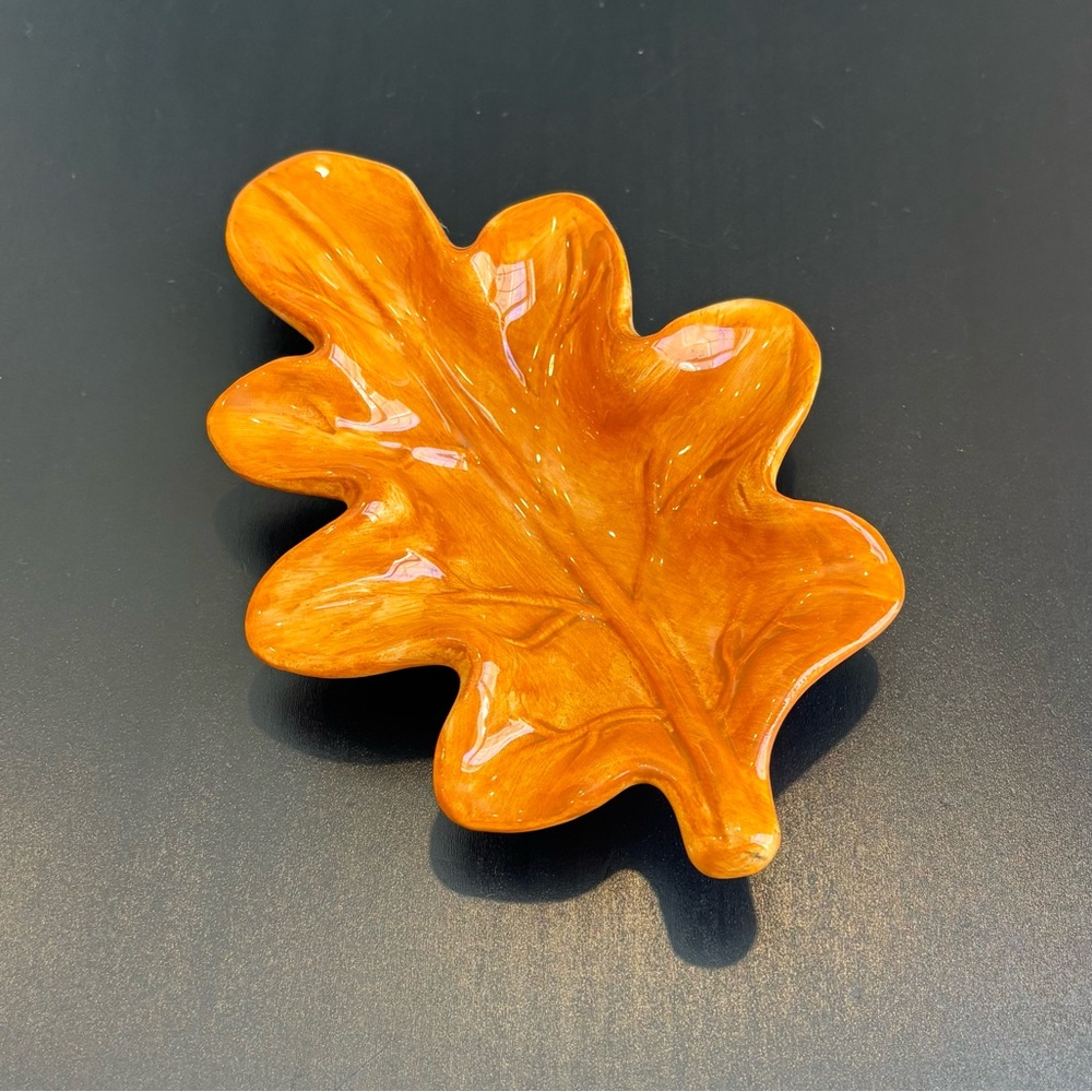 😍2/$20 Ceramic Oak Fall Leaf Dish In An Autumn Rust Colour 7”